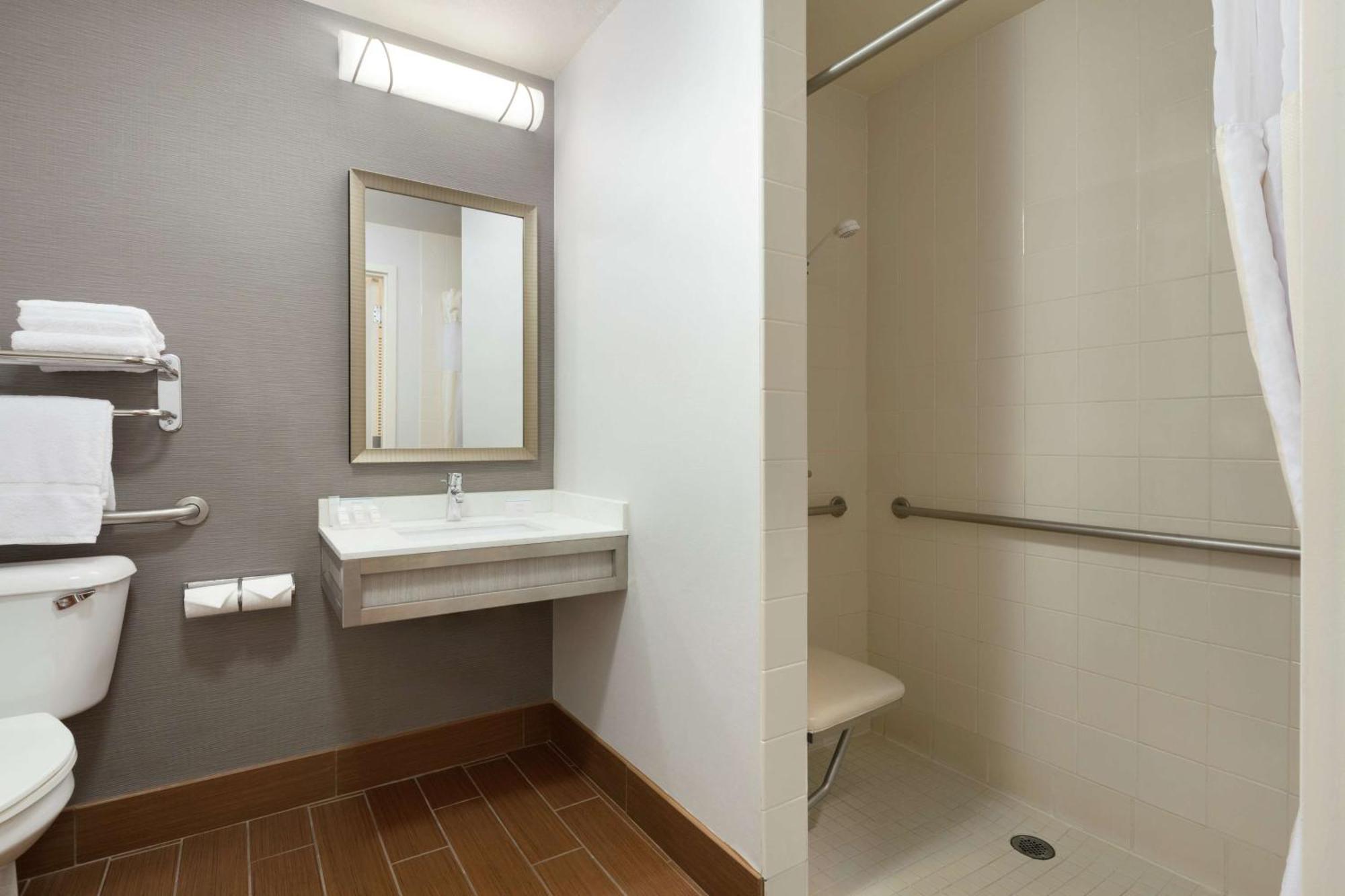 Hilton Garden Inn Gilroy Bagian luar foto